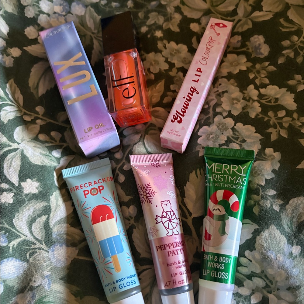 Lip gloss, bundle, all new and unused. Great price to brighten your spring.